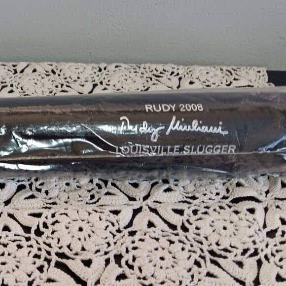 New in Box - 2008 Rudy Giuliani Presidential Campaign Louisville Slugger Bat - Picture 1 of 5